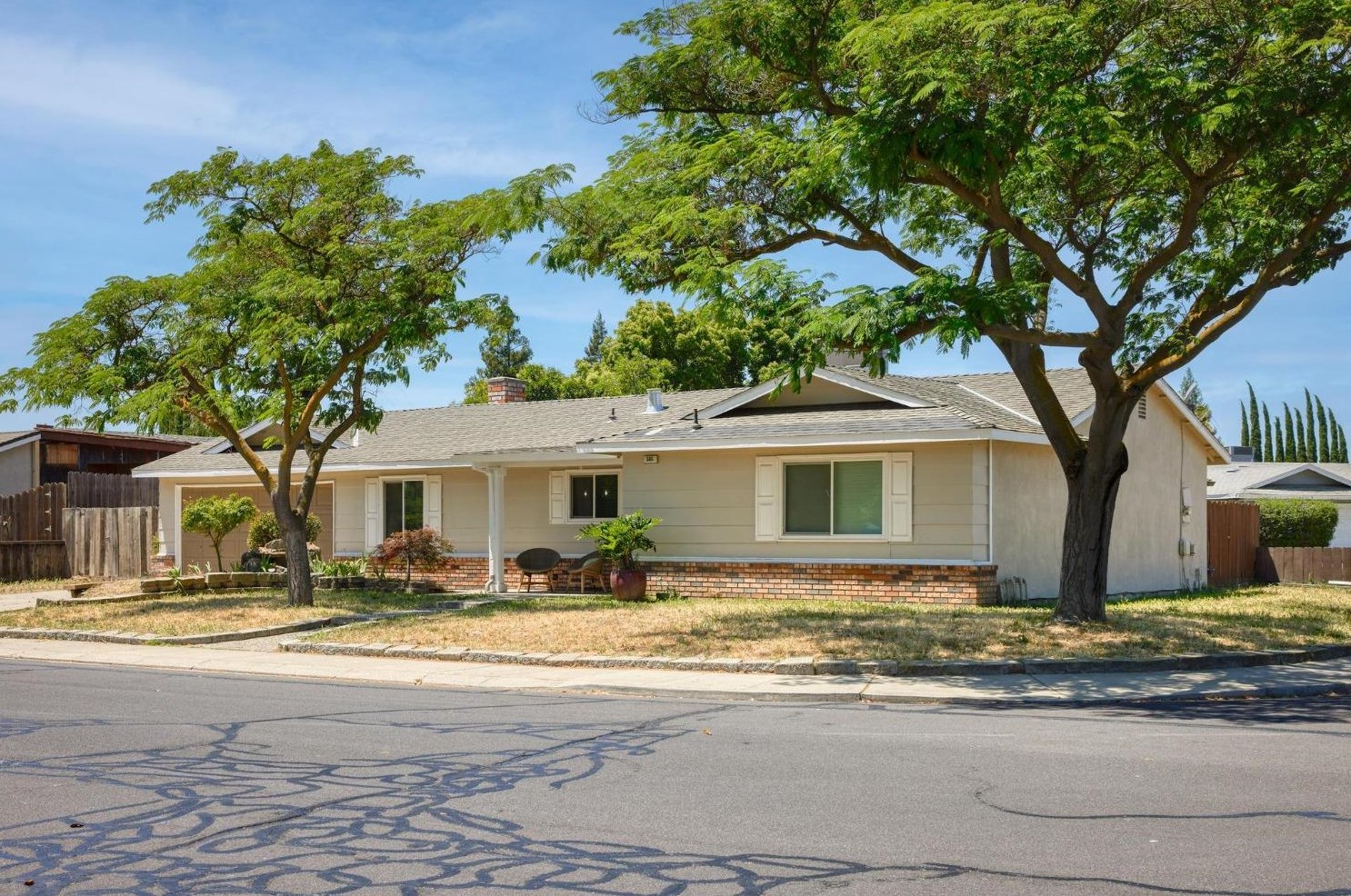 565 Mercedes Ave, Manteca, CA 95337-5153