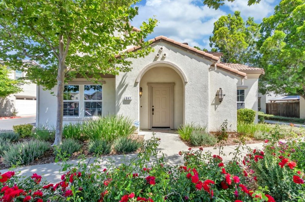 647 Azevedo Ct, Woodland, CA 95776-5362