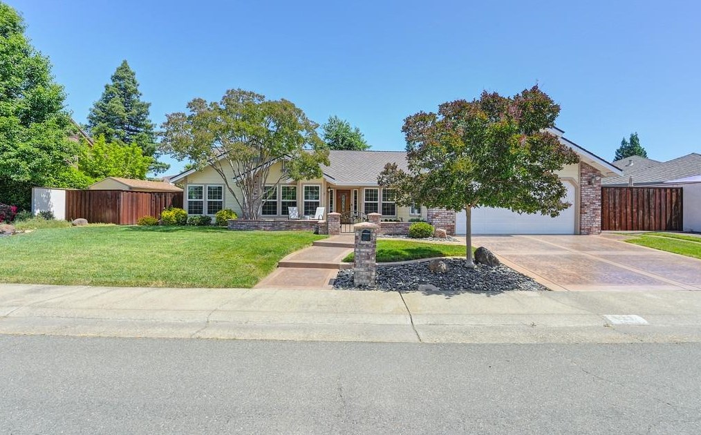 1049 Kensington Dr, Roseville, CA 95661-5339