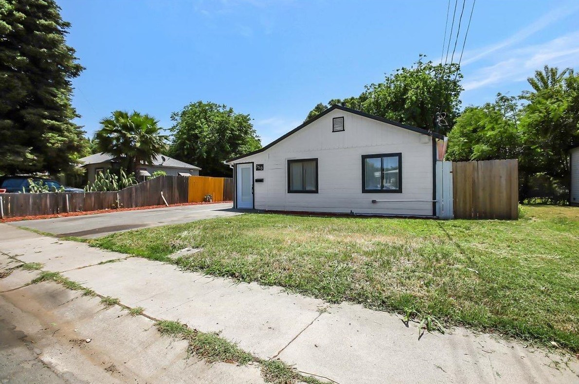752 Jewell Ave, Yuba City CA  95991-5433 exterior