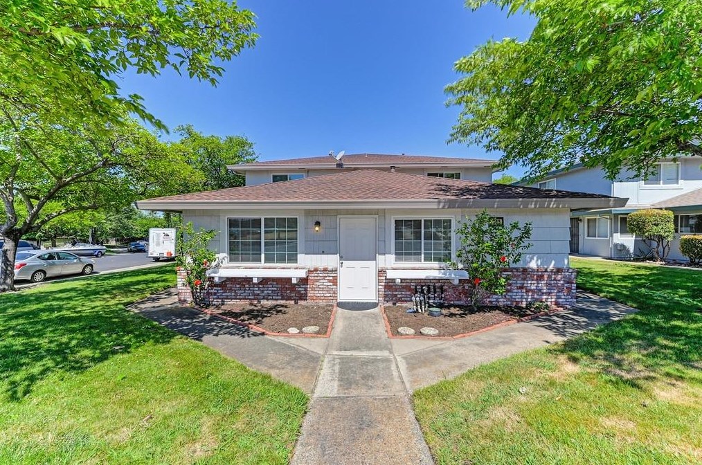 229 Harding Blvd, Roseville, CA 95678-2418