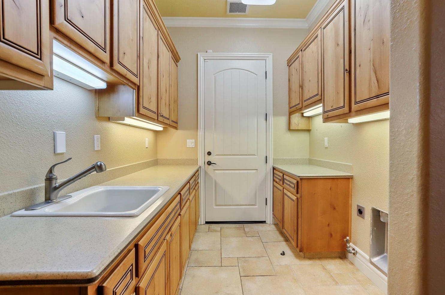 2506 Canal Dr, Lodi CA 95242-4818 exterior