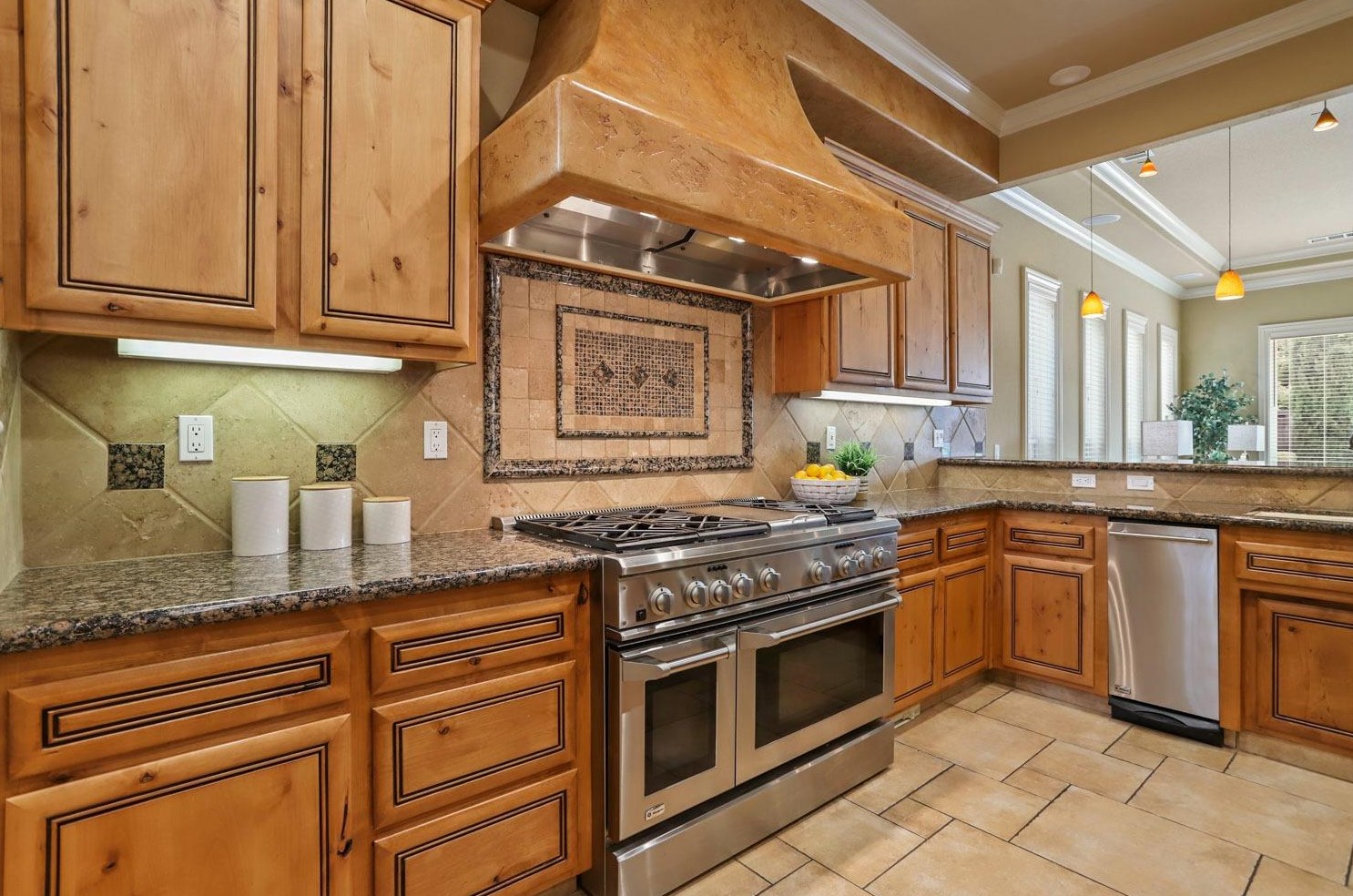 2506 Canal Dr, Lodi CA 95242-4818 exterior