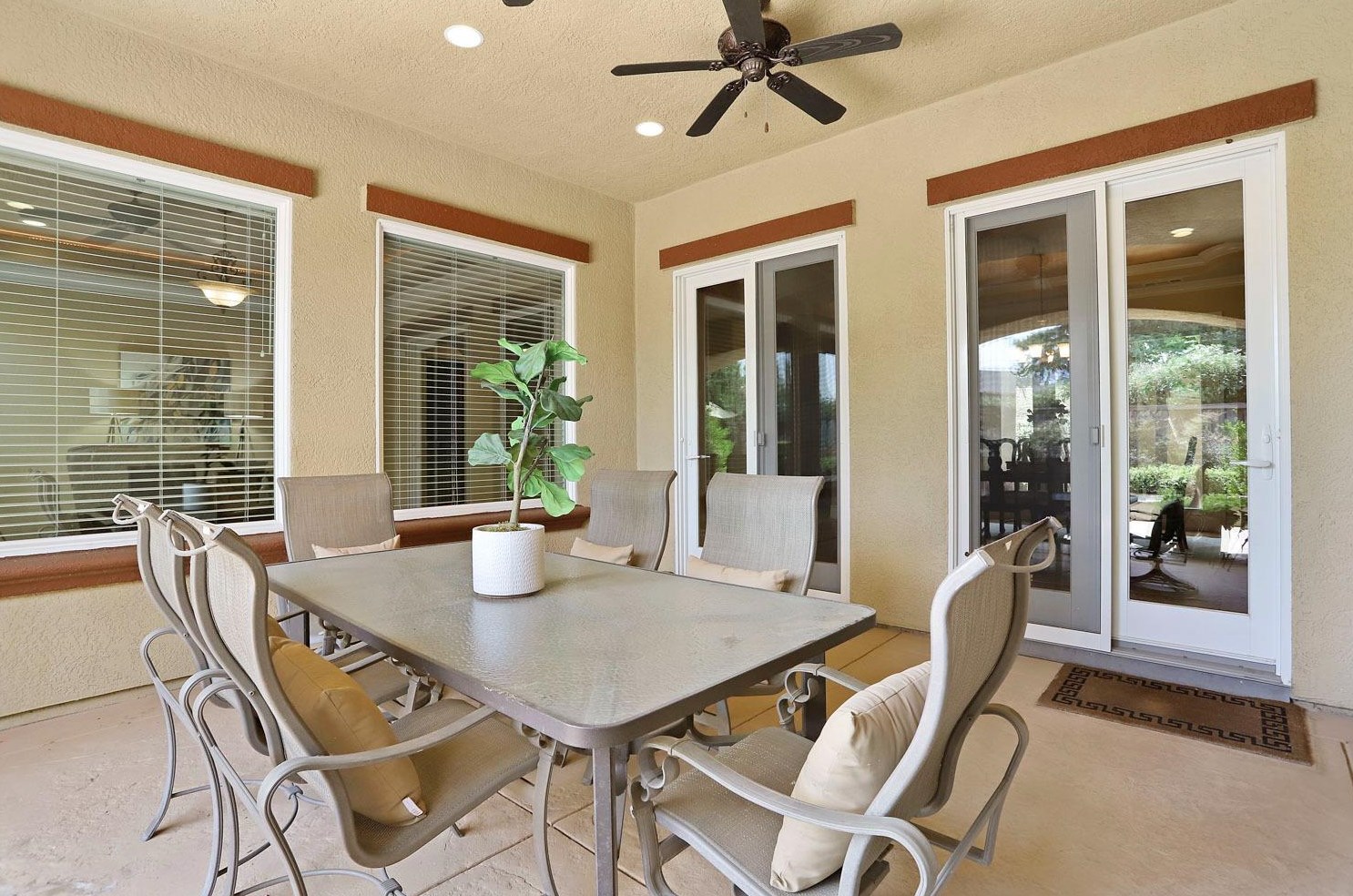 2506 Canal Dr, Lodi CA 95242-4818 exterior