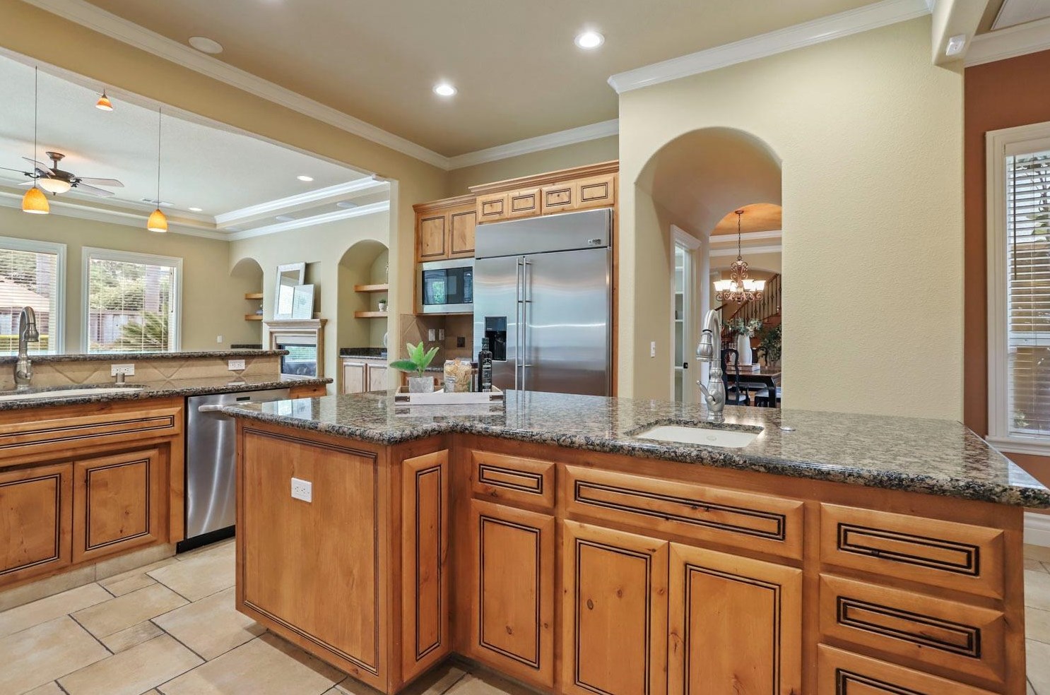 2506 Canal Dr, Lodi CA 95242-4818 exterior