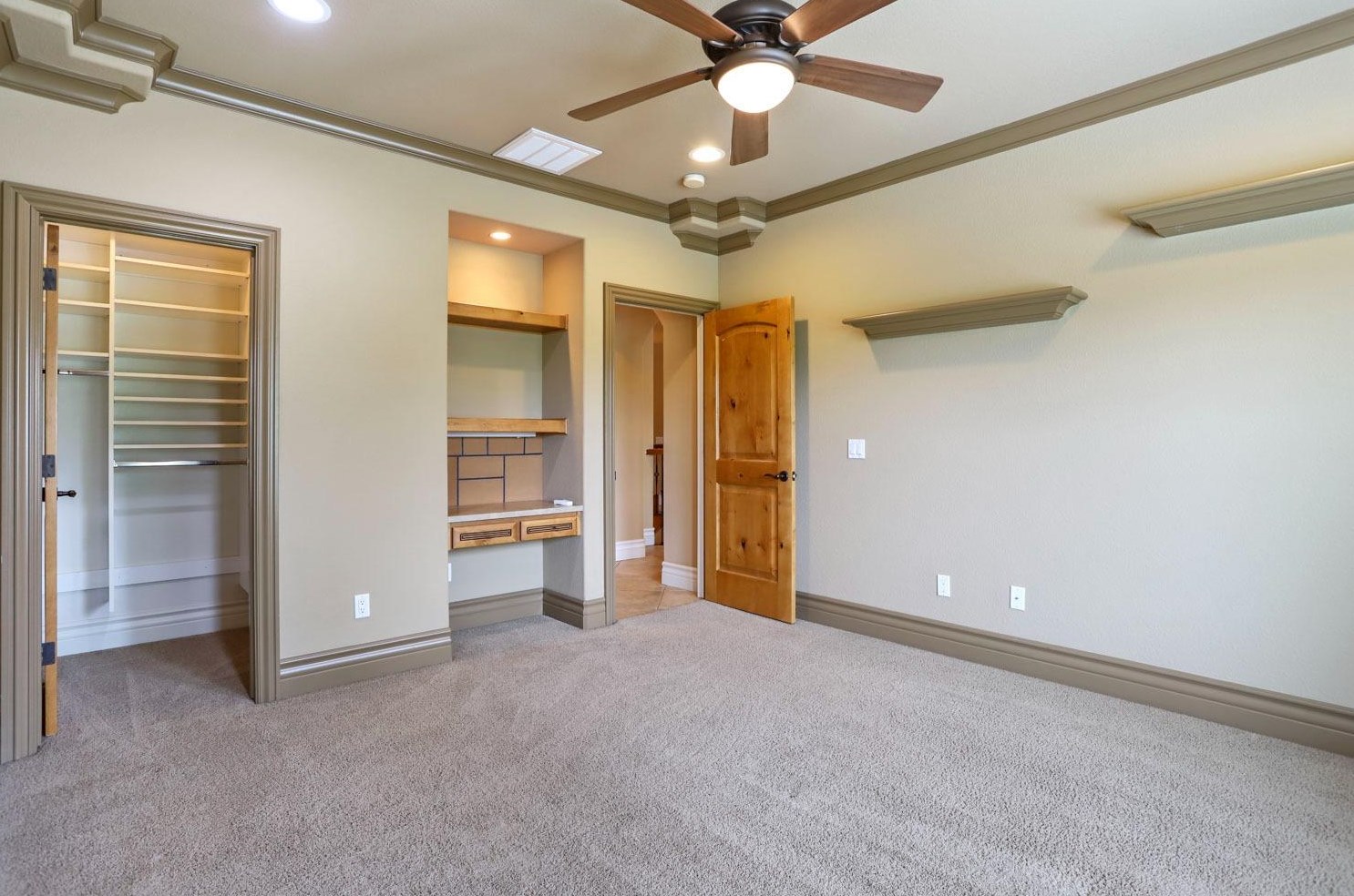 2506 Canal Dr, Lodi CA 95242-4818 exterior