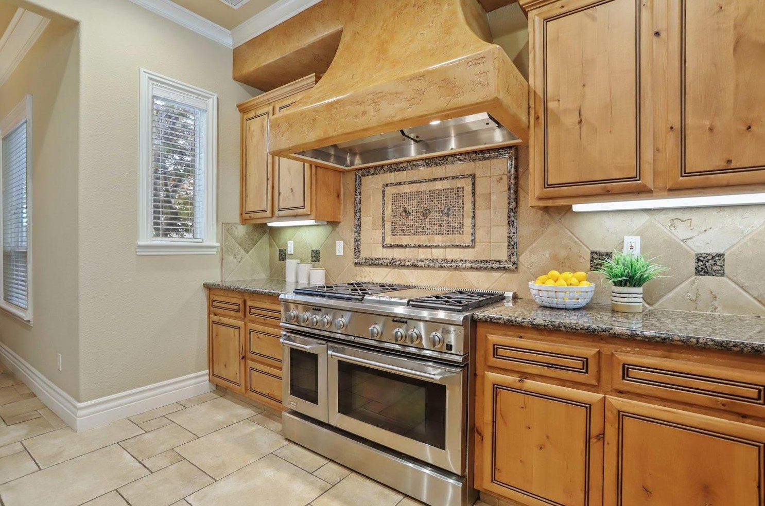 2506 Canal Dr, Lodi CA 95242-4818 exterior