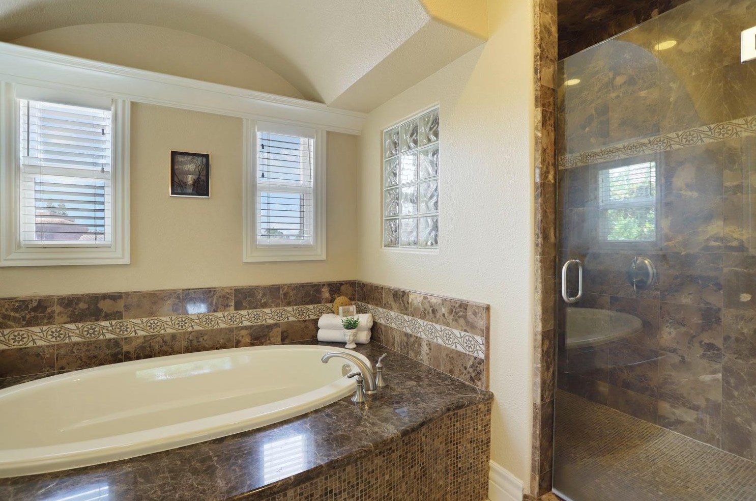 2506 Canal Dr, Lodi CA 95242-4818 exterior