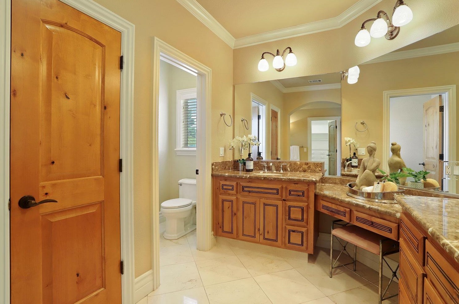 2506 Canal Dr, Lodi CA 95242-4818 exterior