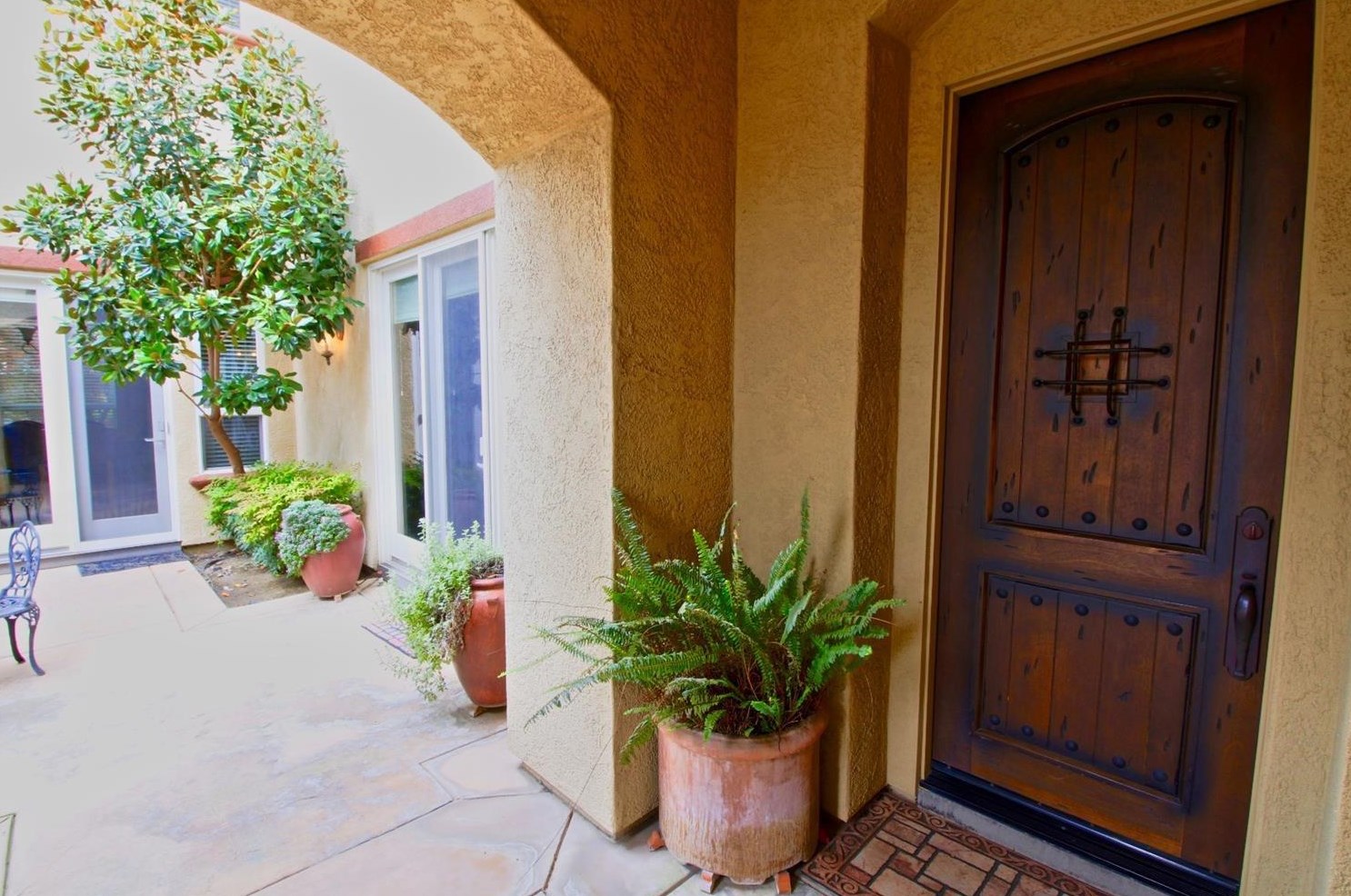 2506 Canal Dr, Lodi CA 95242-4818 exterior