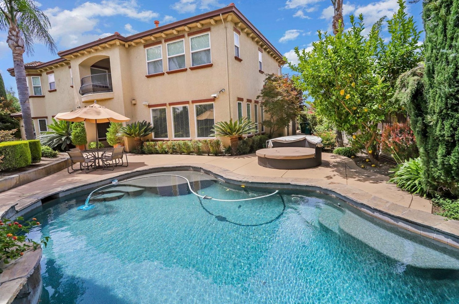 2506 Canal Dr, Lodi CA 95242-4818 exterior