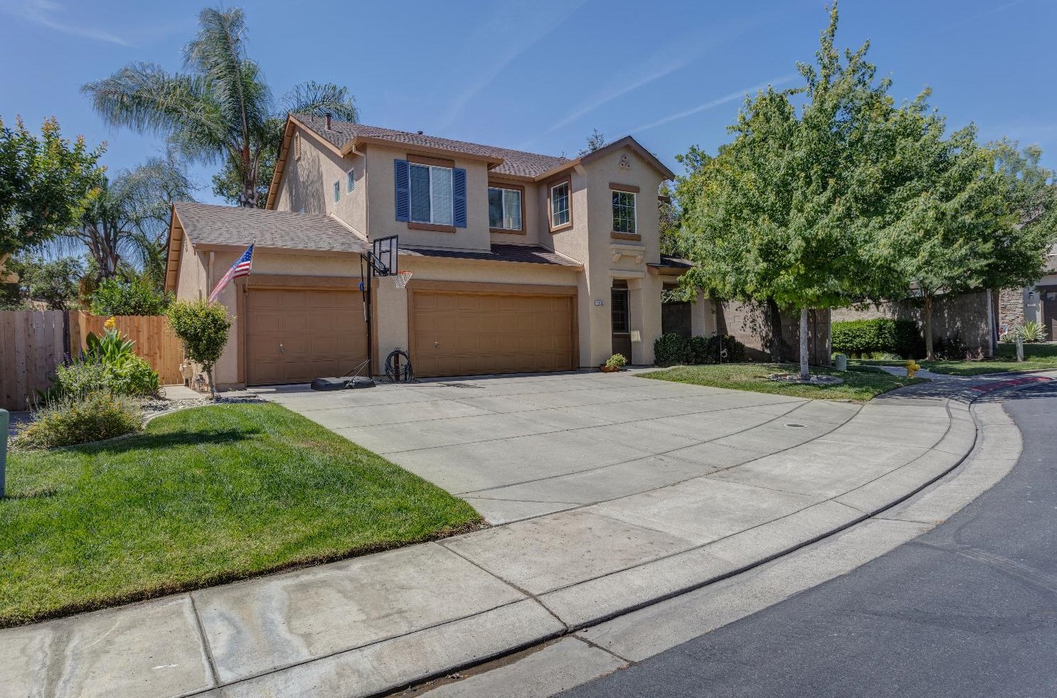 13102 Rivercrest Dr, Waterford, CA 95386