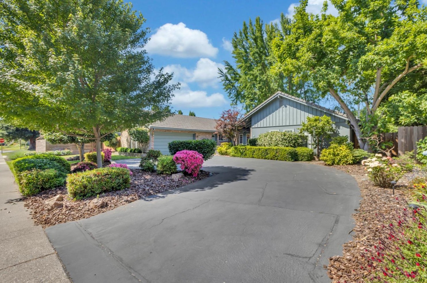 511 Estates Dr, Sacramento, CA 95864-6047