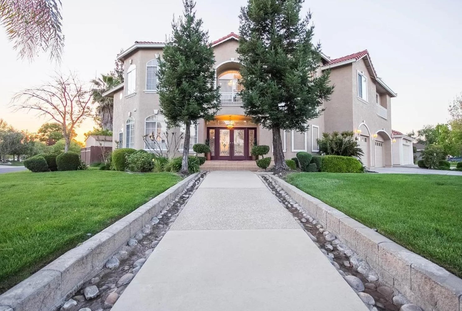 2691 Castleview Dr, Turlock, CA 95382-2983