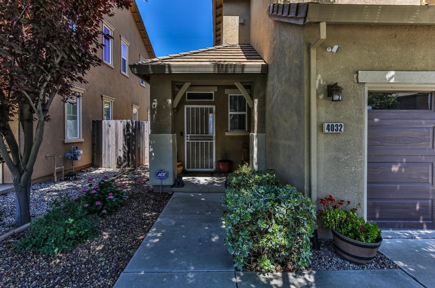4032 Hellenic Dr, Sacramento, CA 95826-5561