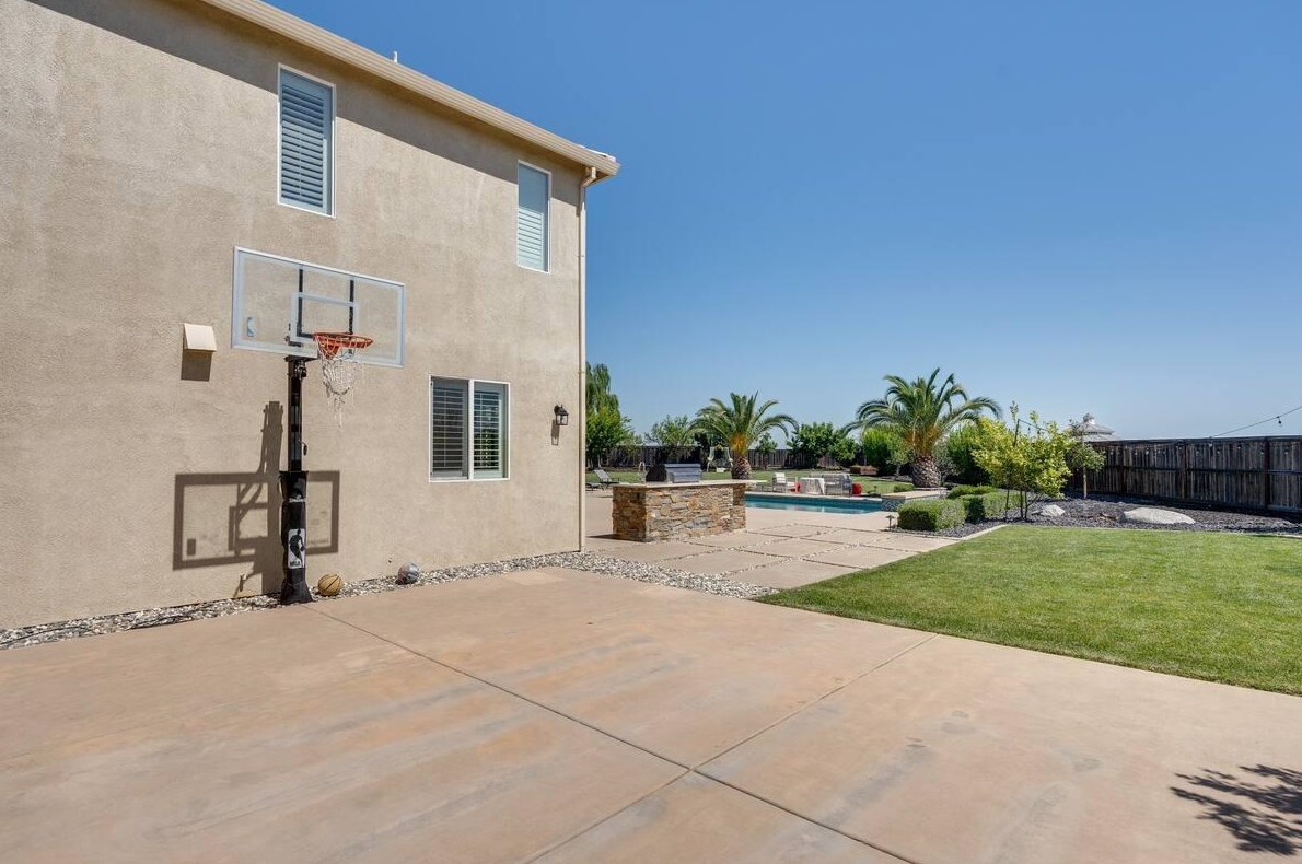 4120 Ice House Way, Roseville CA 95747-8919 exterior