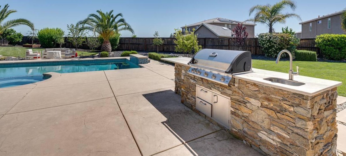 4120 Ice House Way, Roseville CA 95747-8919 exterior