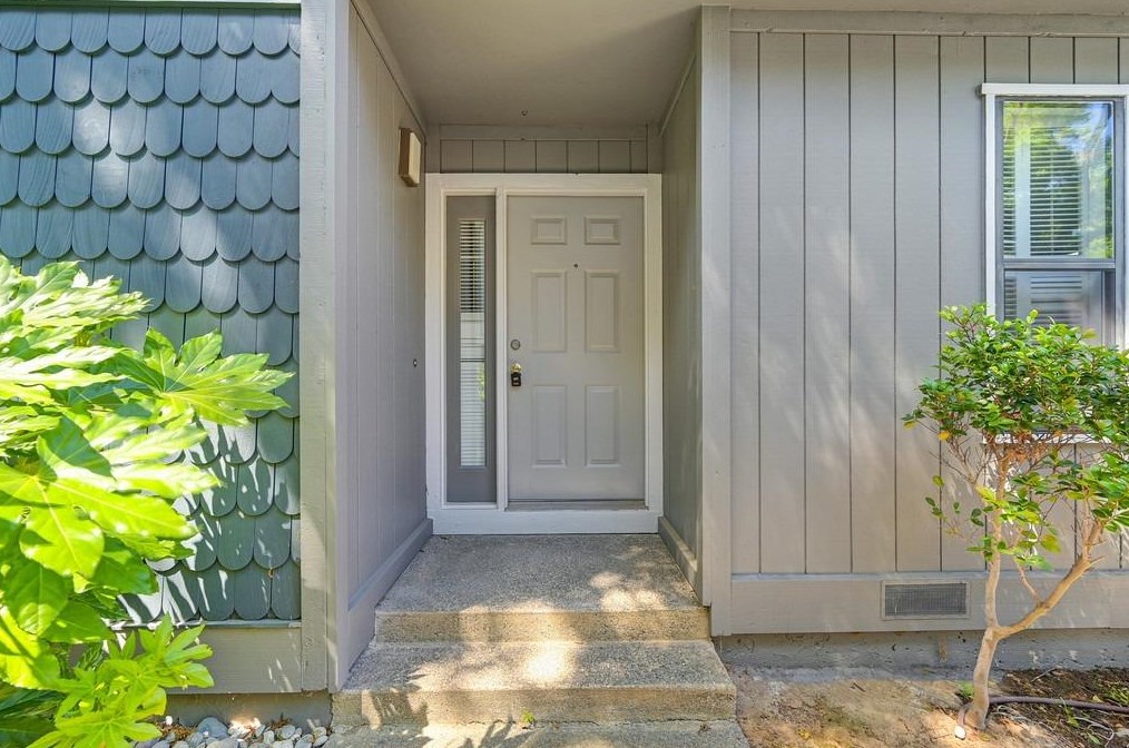 8101 Briar Ridge Ln, Citrus Heights, CA 95610