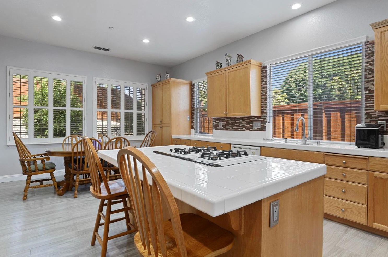 1625 Dawnview Dr, Los Angeles CA  94513-6550 exterior