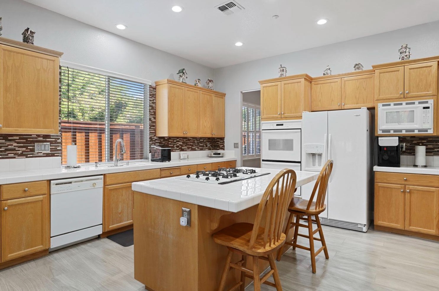 1625 Dawnview Dr, Los Angeles CA  94513-6550 exterior