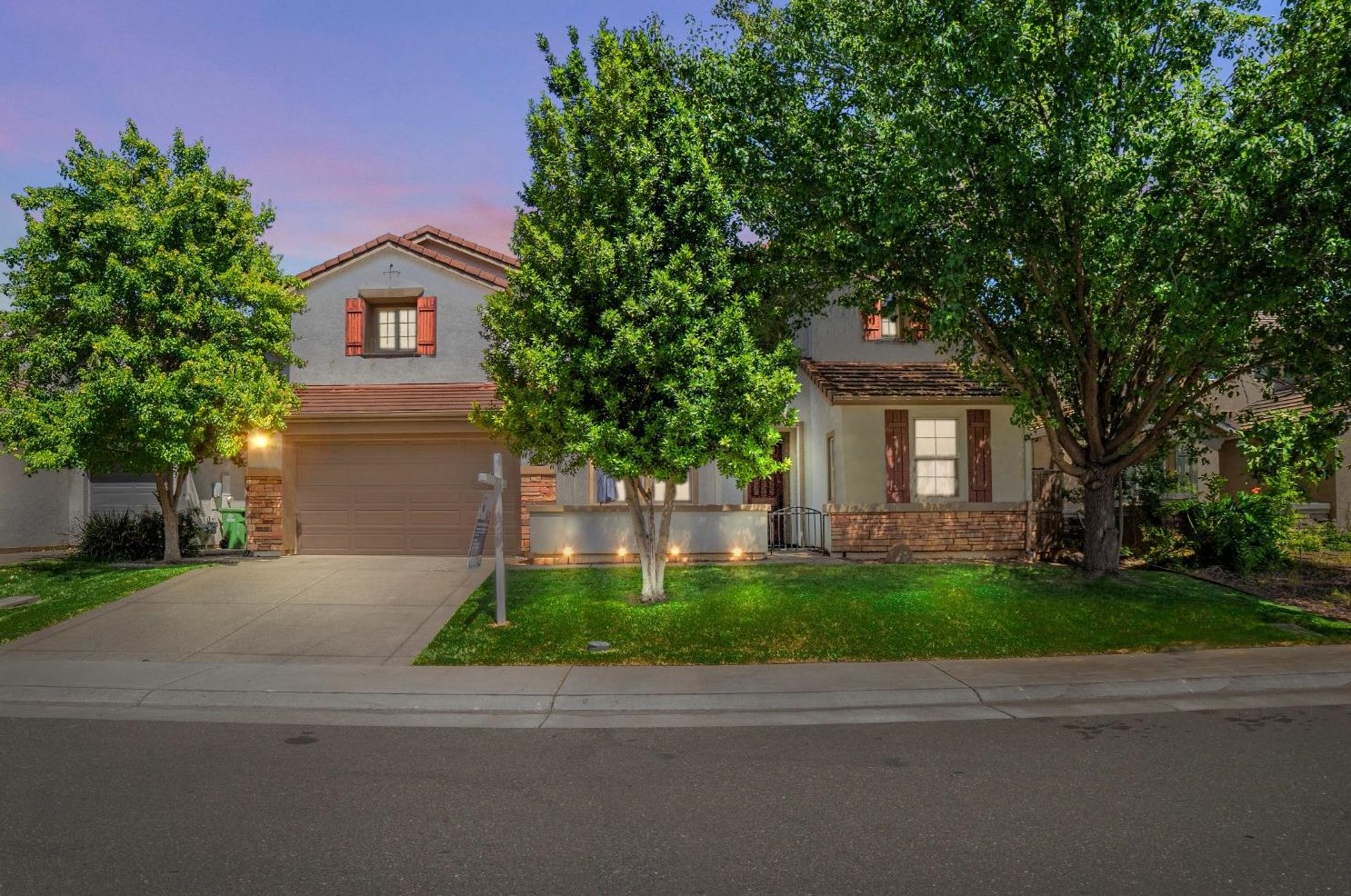 9215 Dairy St, Elk Grove, CA 95624-3584