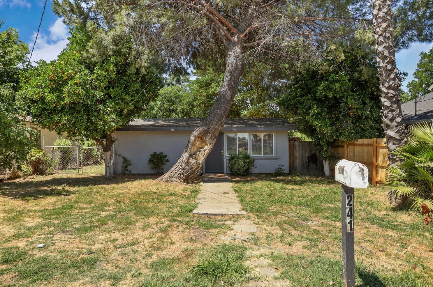 241 Del Norte St, Stockton, CA 95203-2935