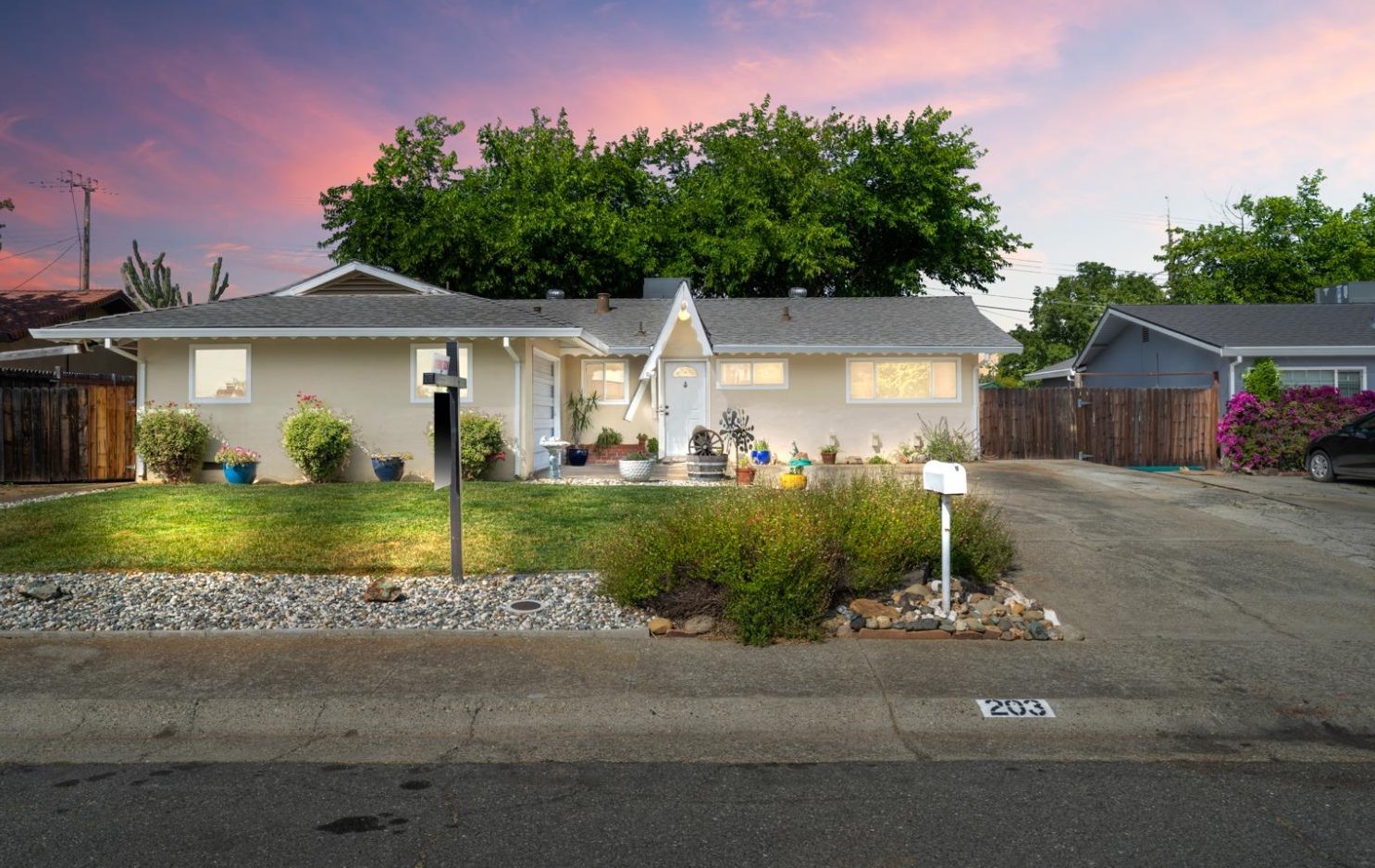 203 Rugosa Dr, Folsom, CA 95630