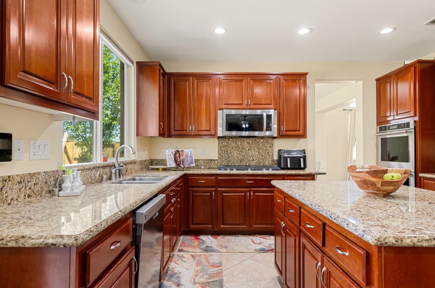 9980 Shiraz Pl, Elk Grove CA  exterior