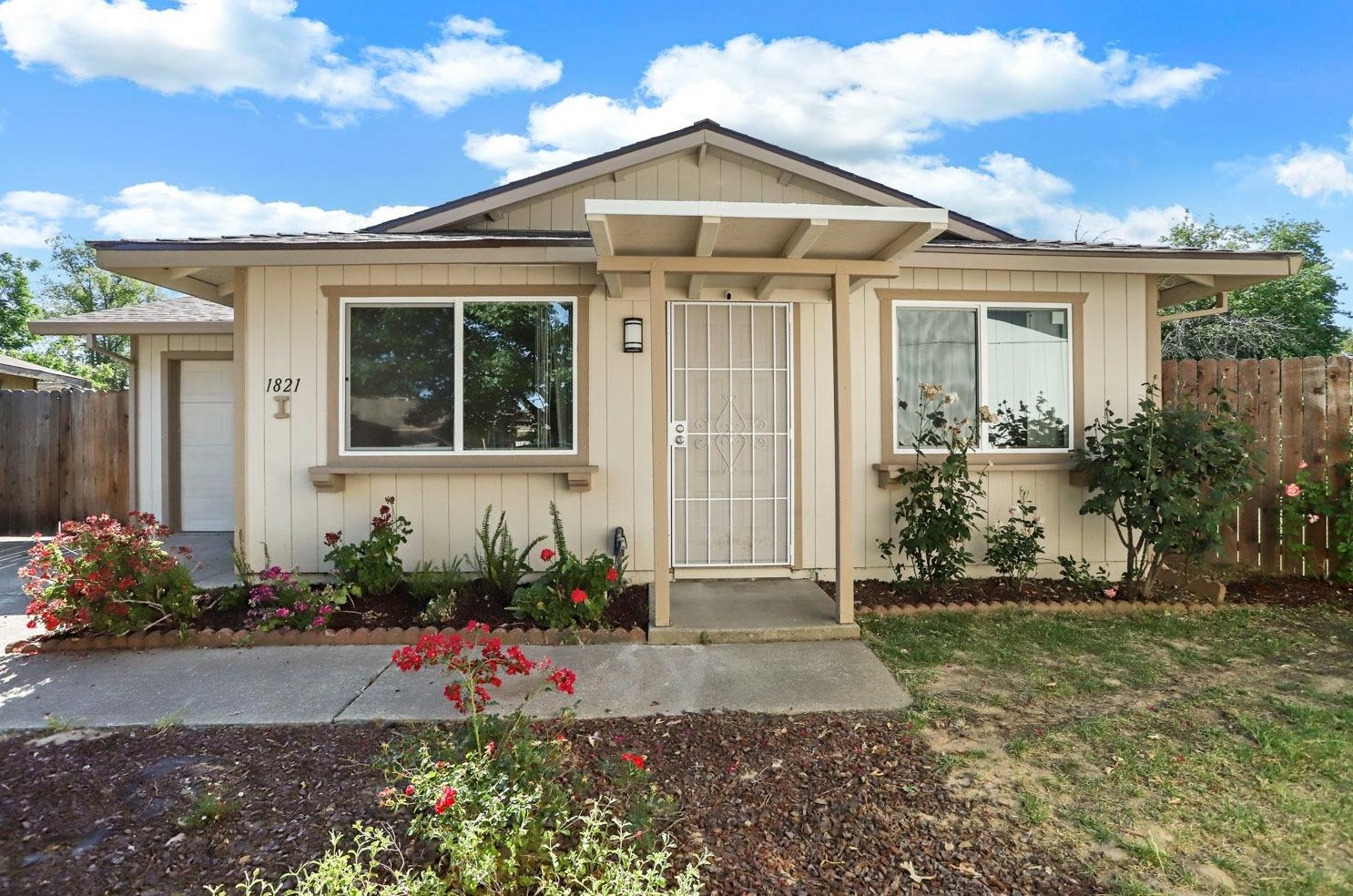 1821 Helena Ave, Sacramento, CA 95815-1924