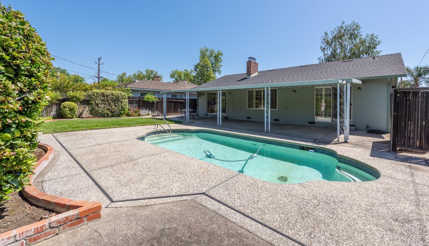 1212 St, Woodland CA  95695-2659 exterior