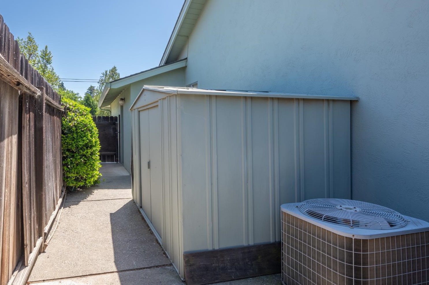 1212 St, Woodland CA  95695-2659 exterior