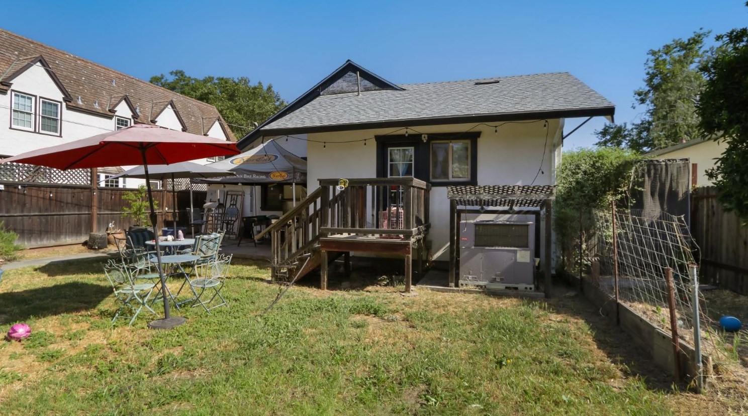 152 St, Woodland CA  95695-3132 exterior