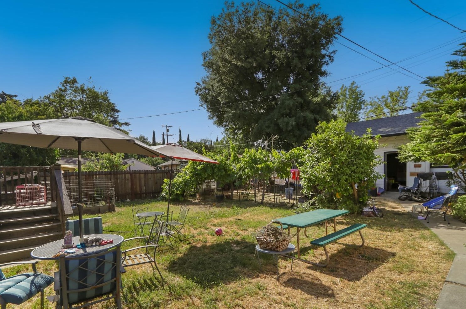 152 St, Woodland CA  95695-3132 exterior