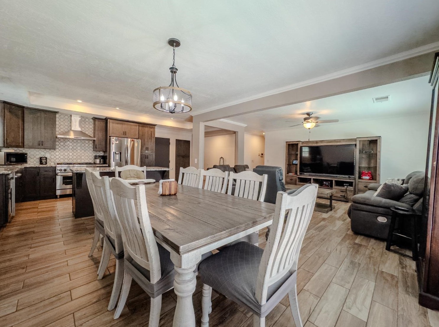 113 Hacienda Ln, Woodland CA  95695-5461 exterior