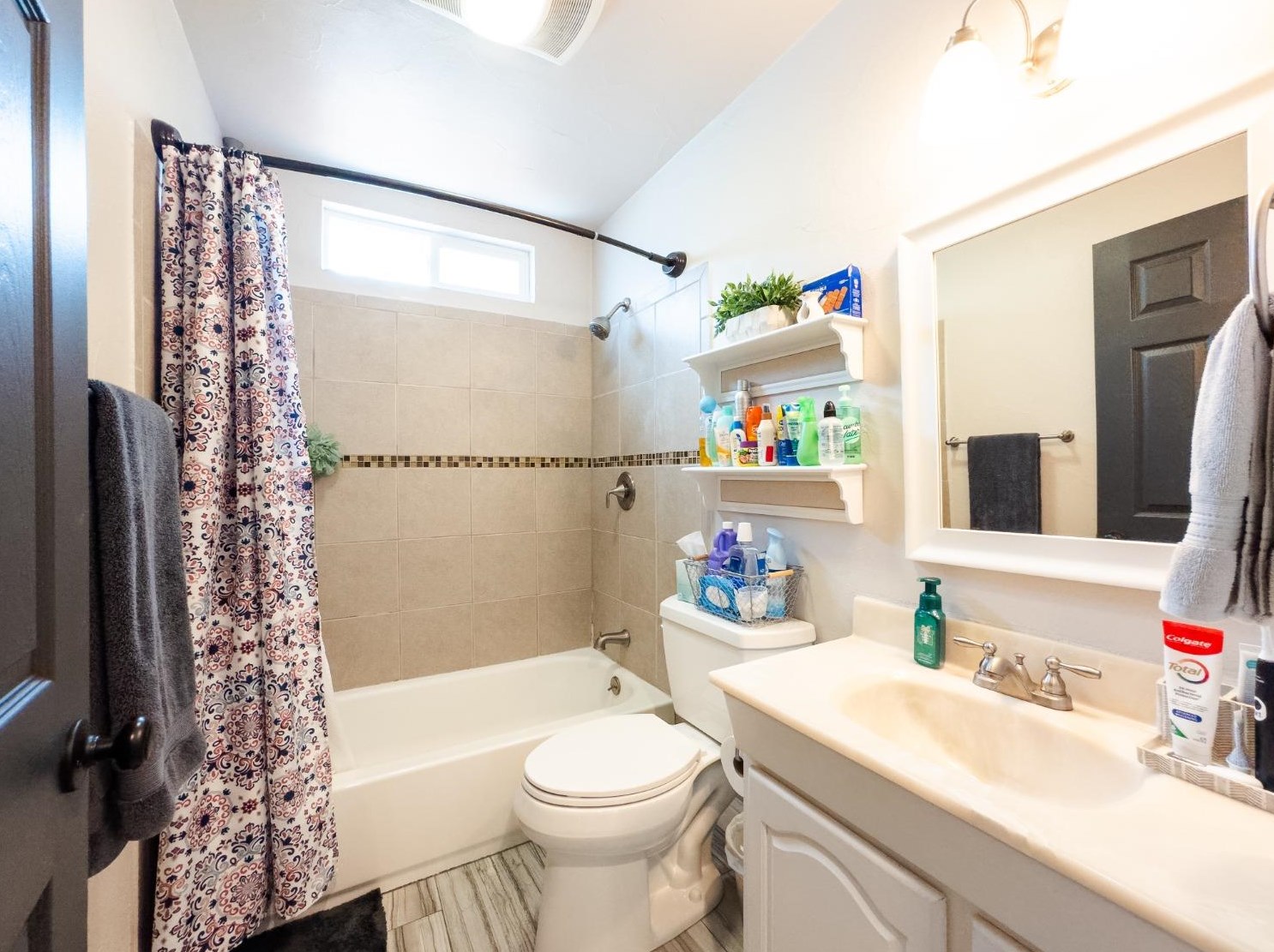 113 Hacienda Ln, Woodland CA  95695-5461 exterior