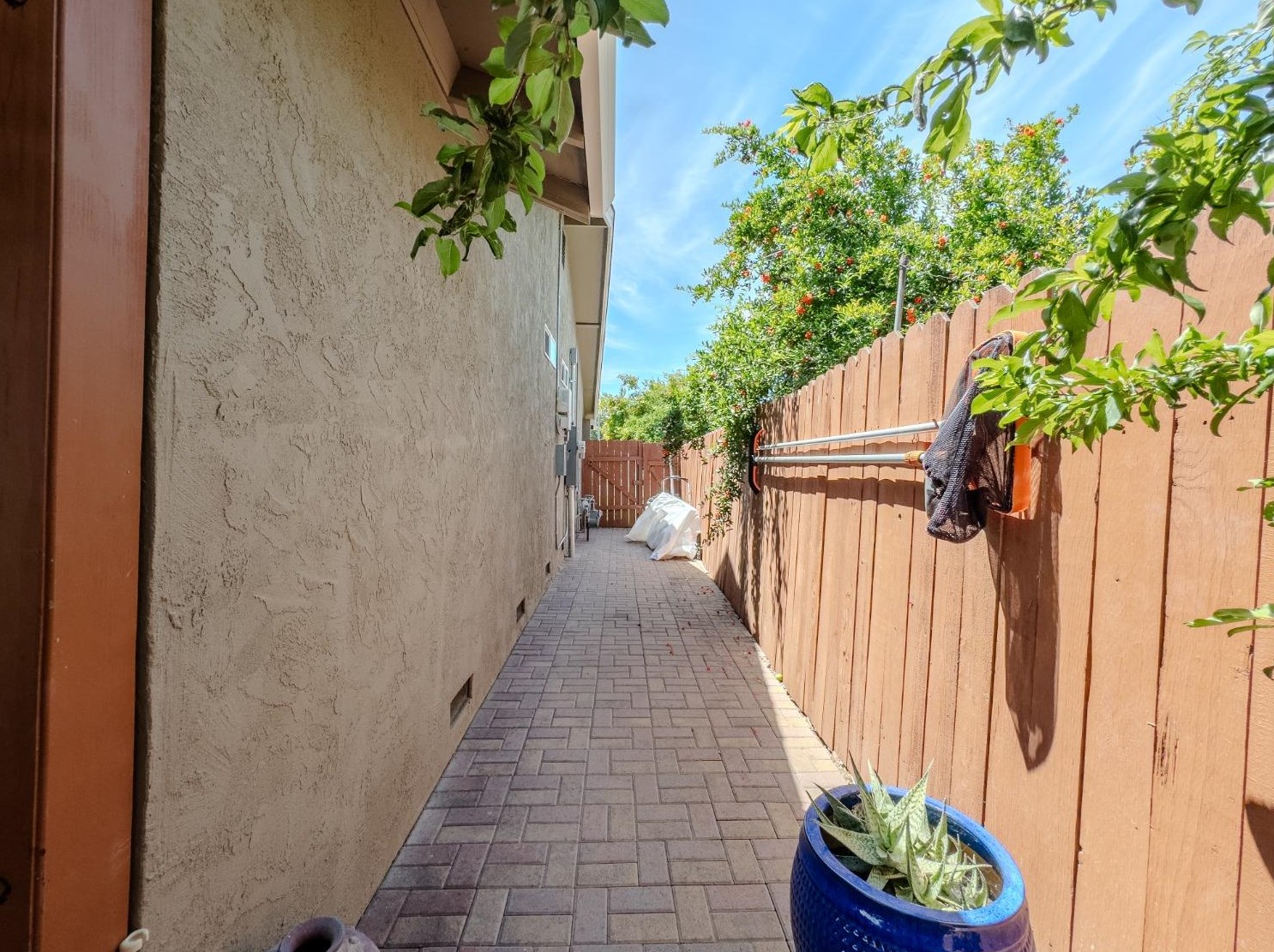 113 Hacienda Ln, Woodland CA  95695-5461 exterior