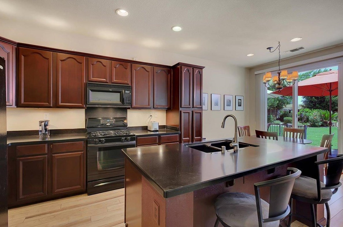 2347 Oregon Way, Yuba City CA  95991-8464 exterior