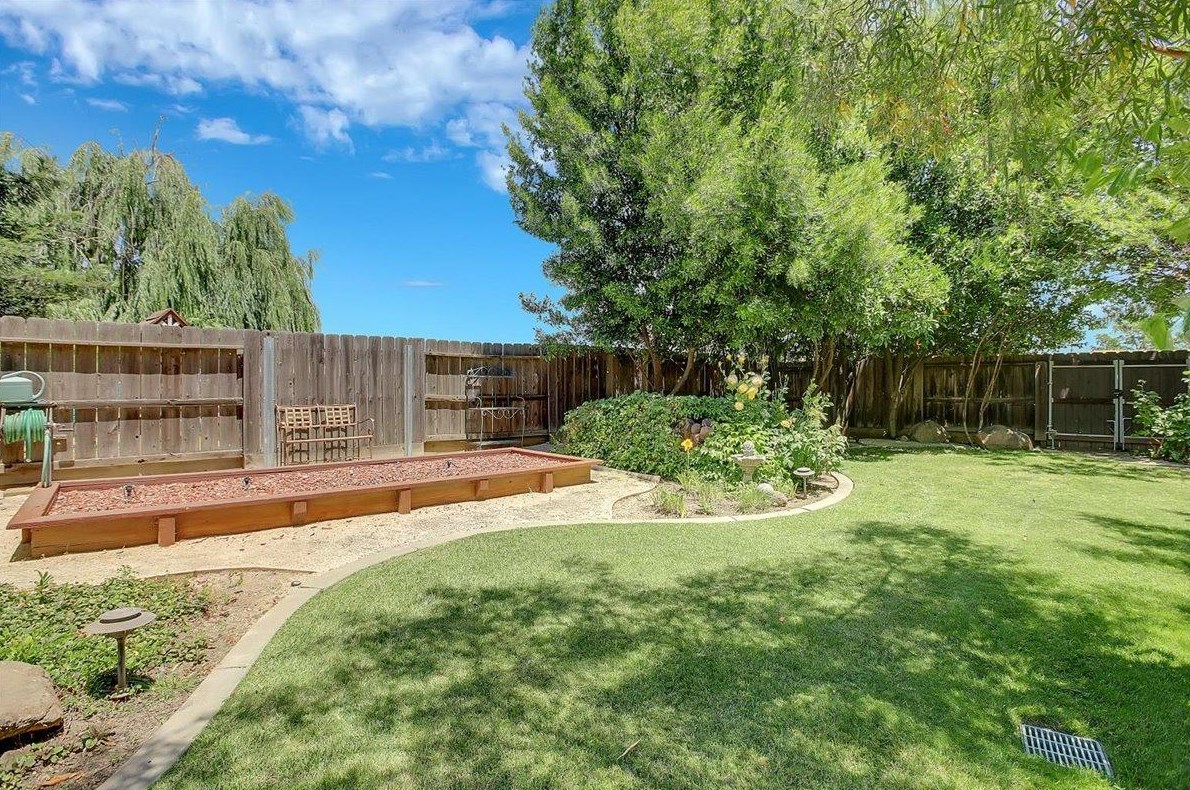 2347 Oregon Way, Yuba City CA  95991-8464 exterior