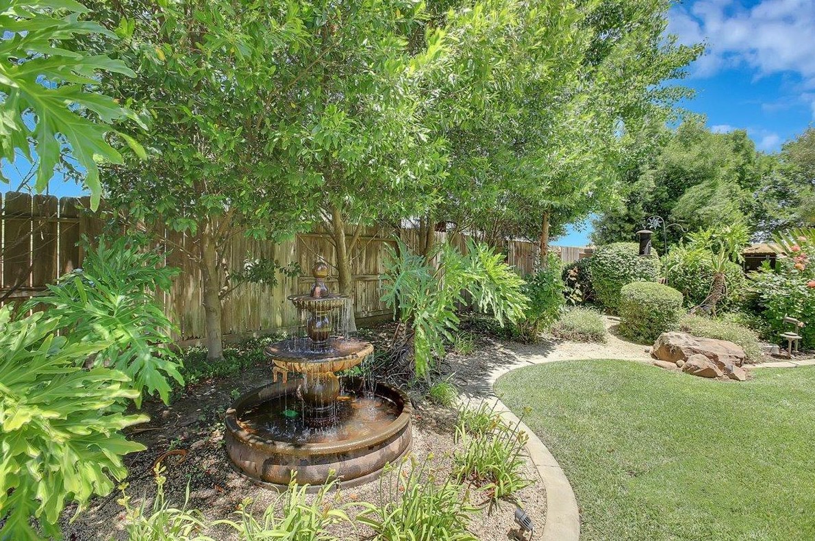 2347 Oregon Way, Yuba City CA  95991-8464 exterior