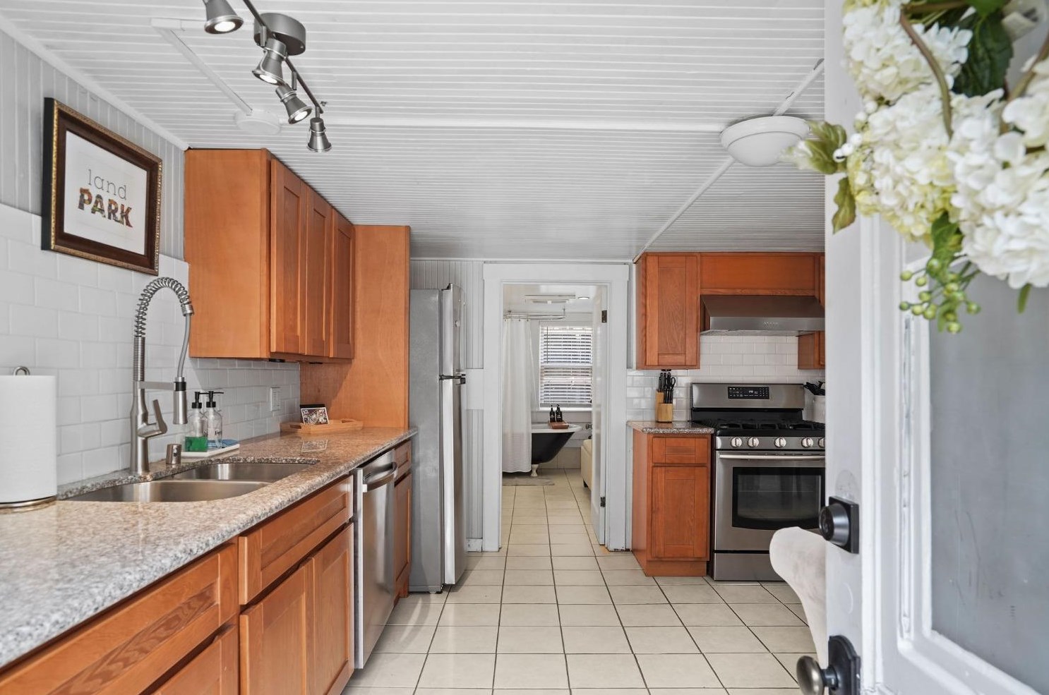 1910 3rd Ave, Sacramento CA  95818-3004 exterior