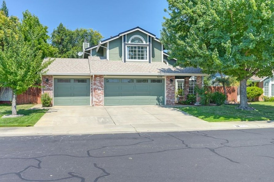 9270 Whittemore Dr, Elk Grove, CA 95624