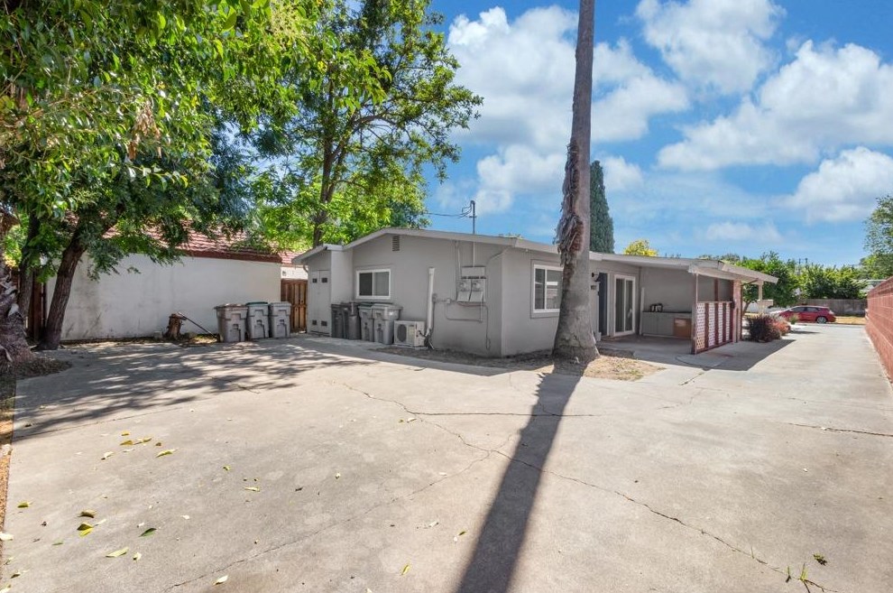 1920 Vermont Ave, West Sacramento CA  95691-4147 exterior
