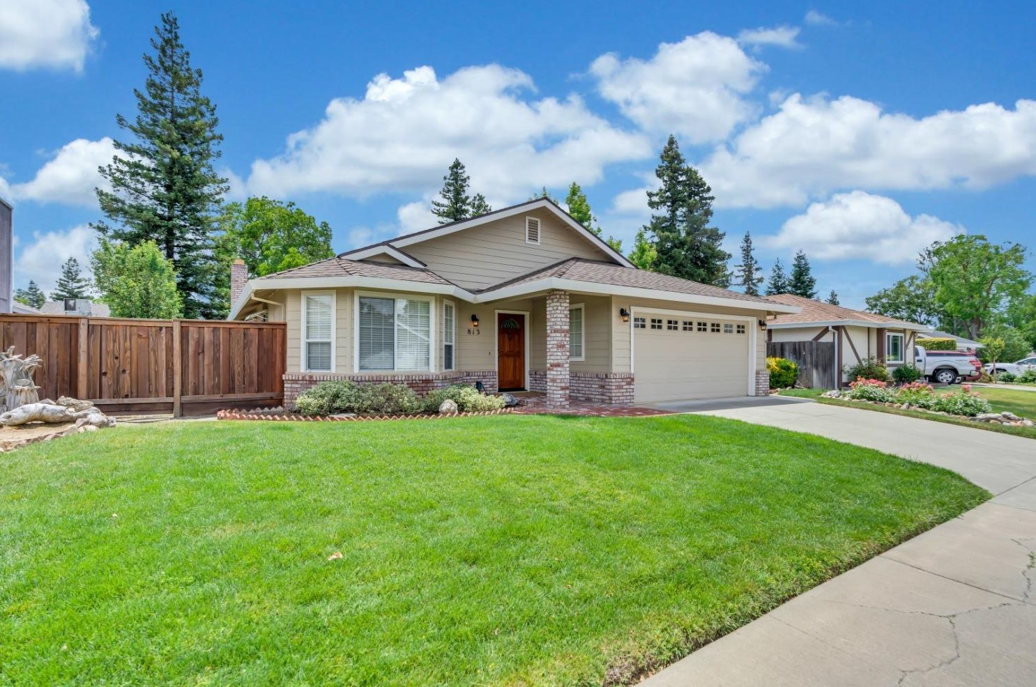 813 Notre Dame Dr, Woodland, CA 95695-6815