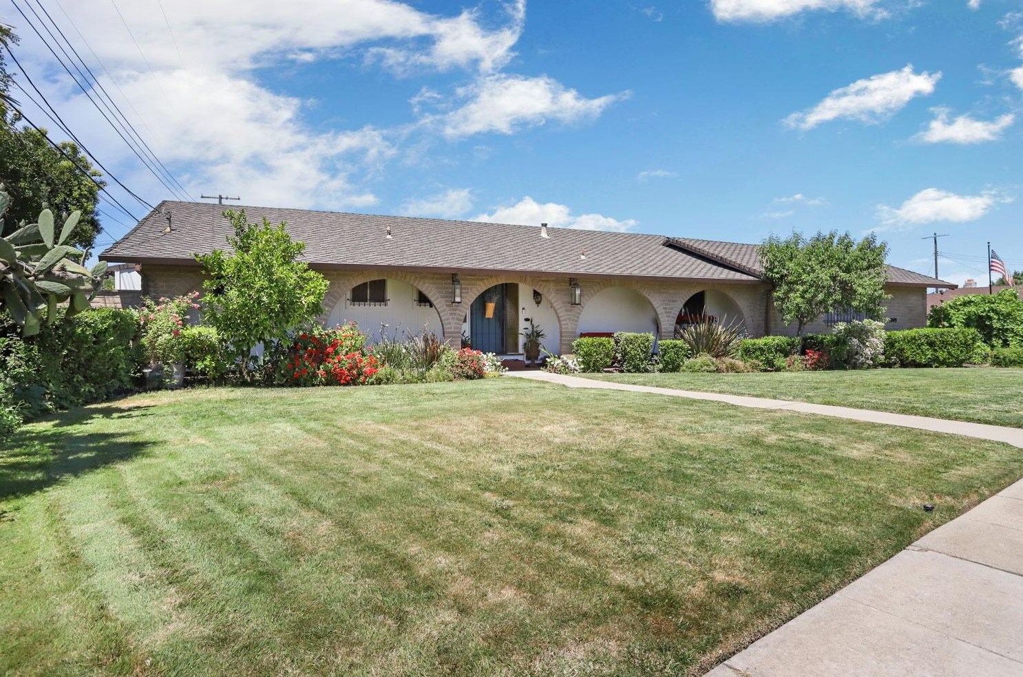 1009 Ham Ln, Lodi, CA 95242-2321