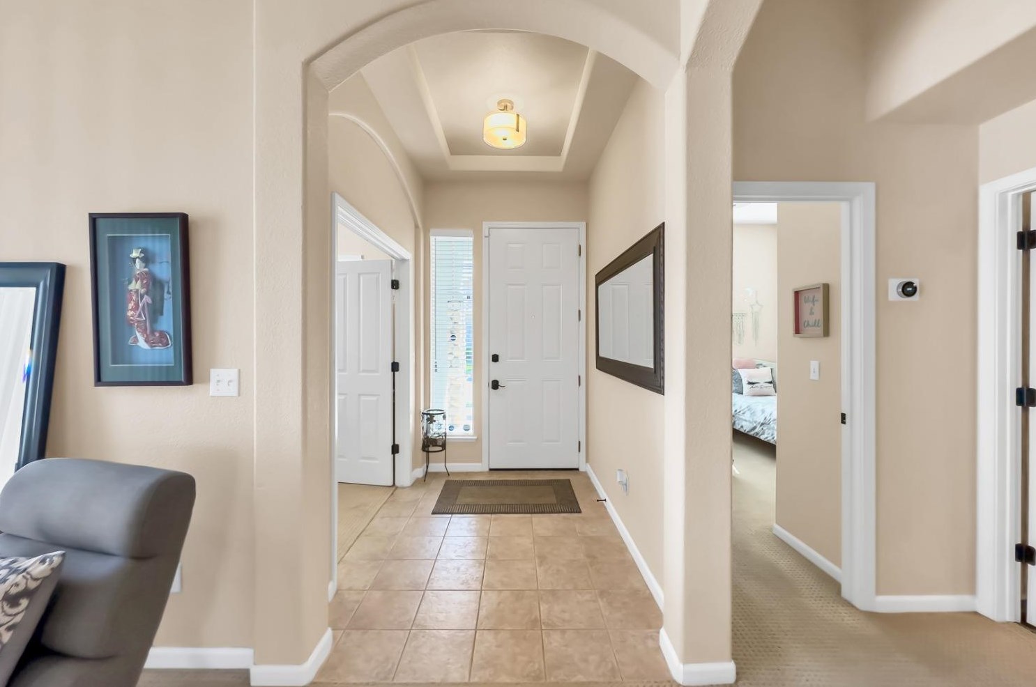 2032 Bastona Dr, Elk Grove CA 95758-7105 exterior