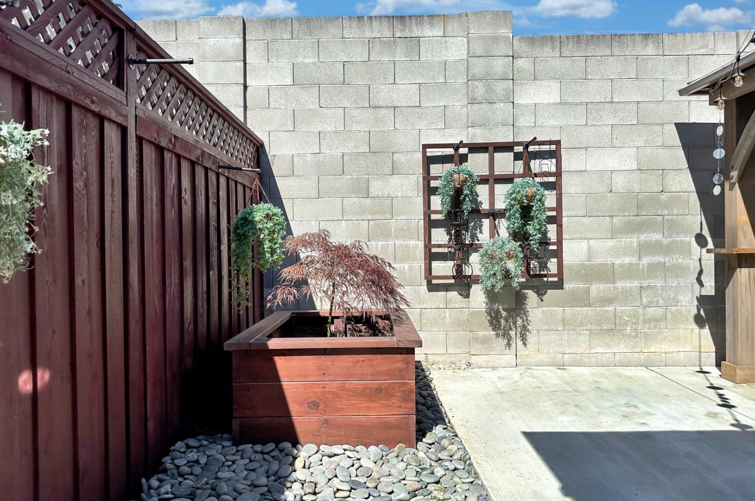 2032 Bastona Dr, Elk Grove CA 95758-7105 exterior