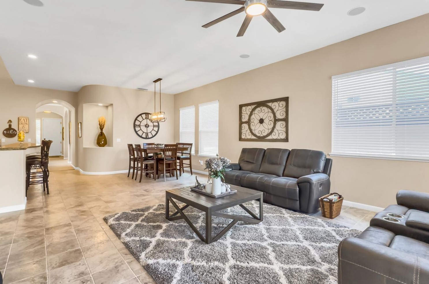 2032 Bastona Dr, Elk Grove CA 95758-7105 exterior