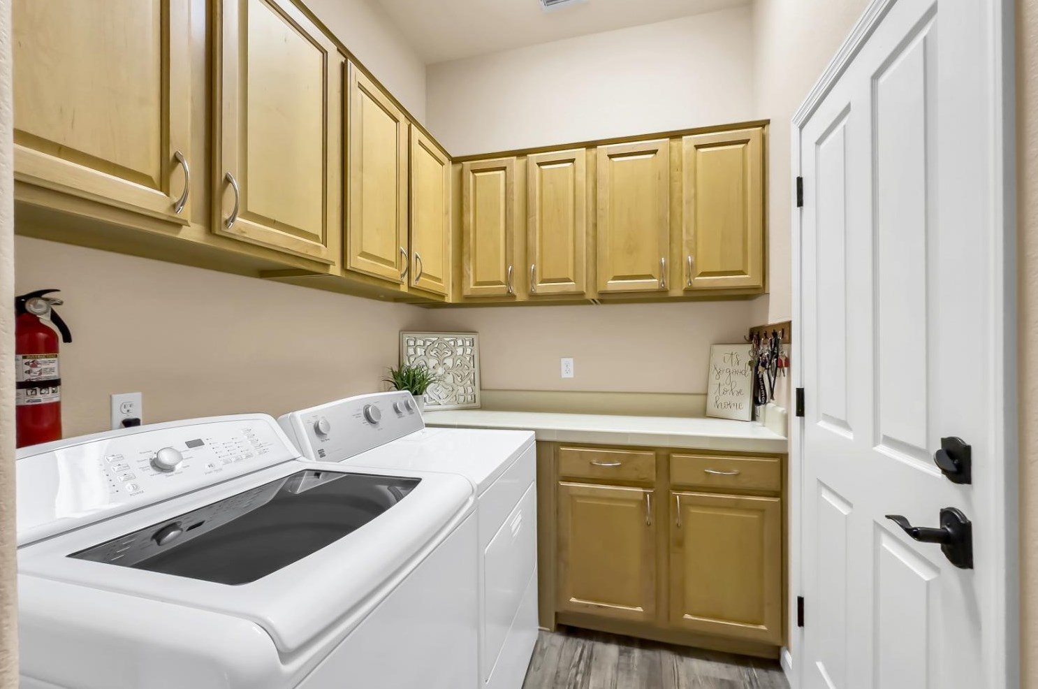 2032 Bastona Dr, Elk Grove CA 95758-7105 exterior