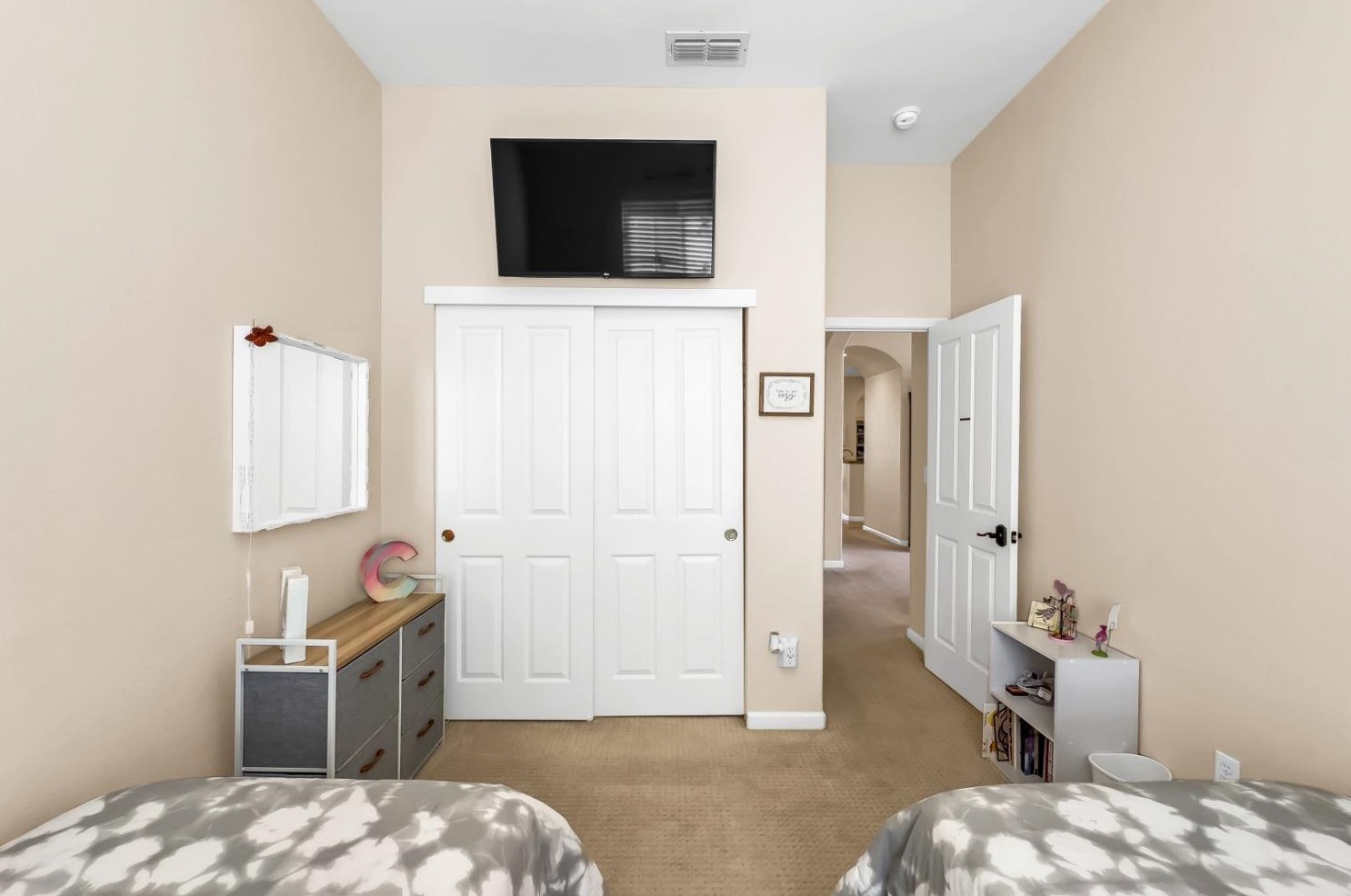 2032 Bastona Dr, Elk Grove CA 95758-7105 exterior