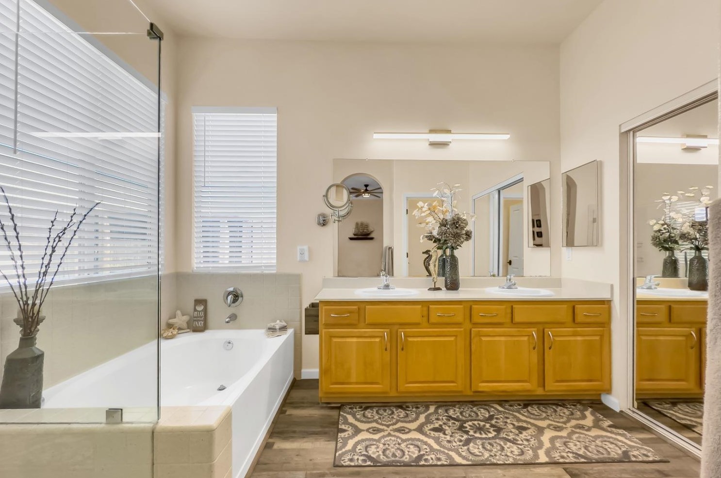 2032 Bastona Dr, Elk Grove CA 95758-7105 exterior